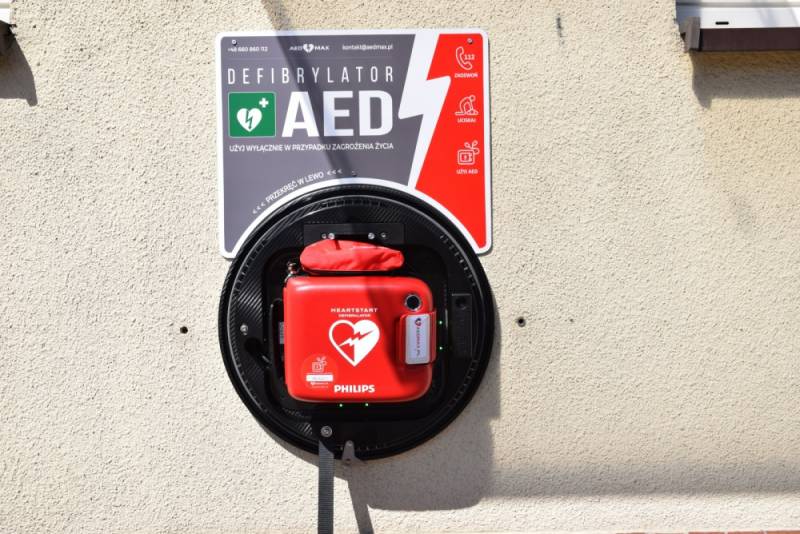 Zdjęcie: Pierwszy defibrylatory AED zainstalowany na zewnątrz ...